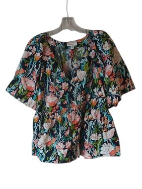 Crown & Ivy Floral V-Neck Short Sleeve Blouse Size XL